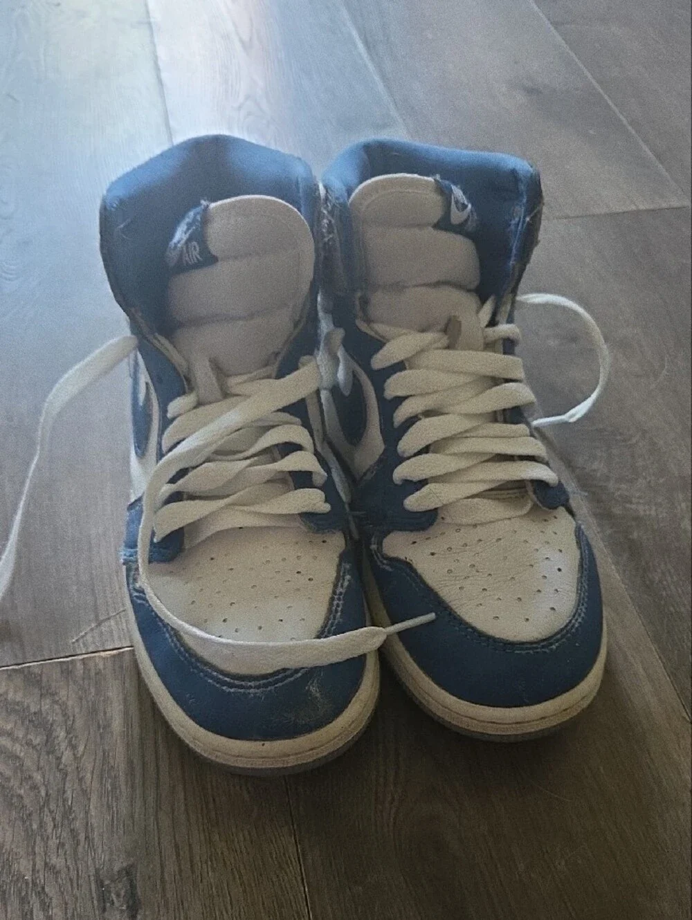 Boys High-Top Nike in White and Blue - Boys Sizs 5